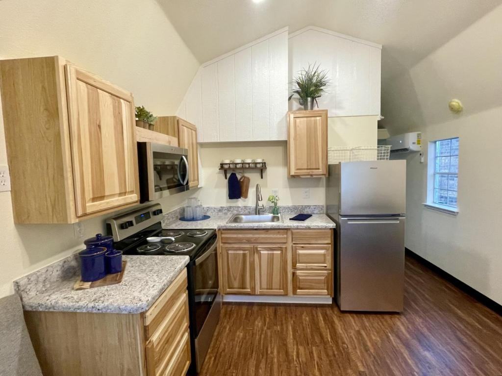 220 Davis Ford Ln - Photo 2 of 8