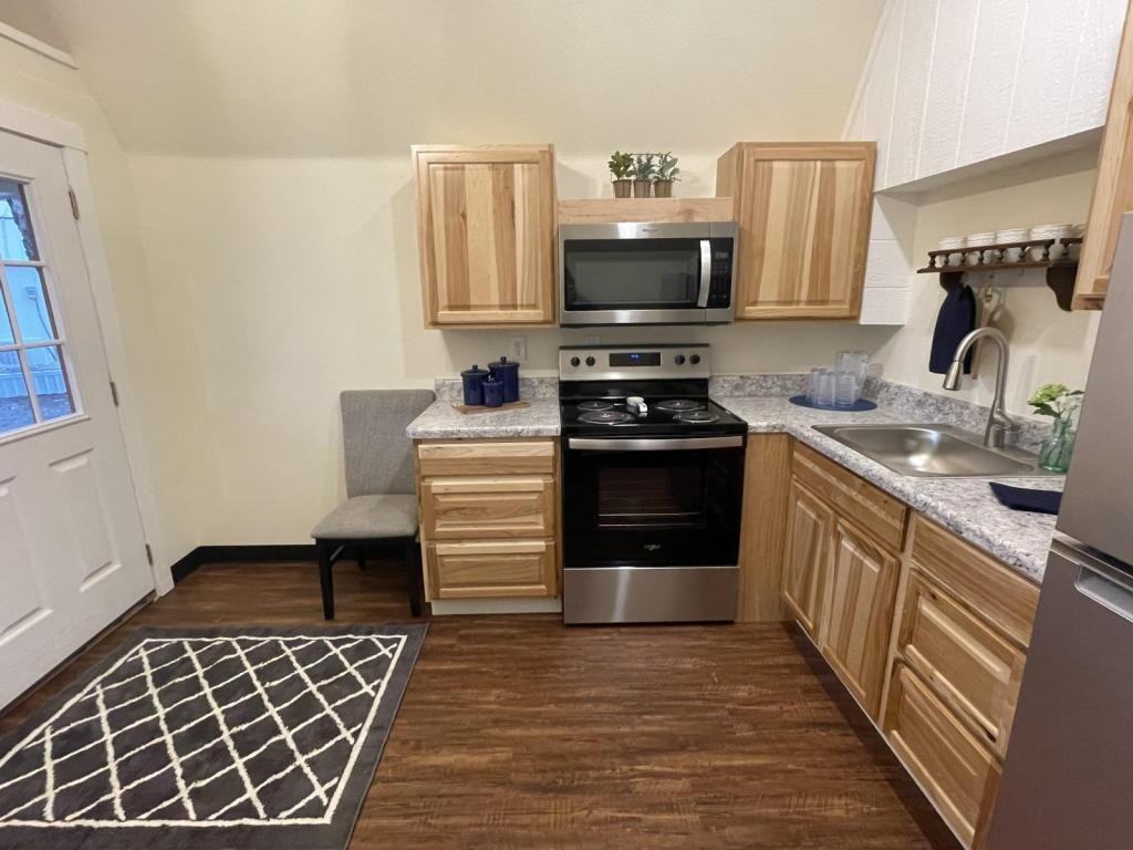 220 Davis Ford Ln - Photo 3 of 8