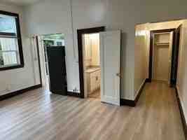 featured image of 2211 Ne 50th St