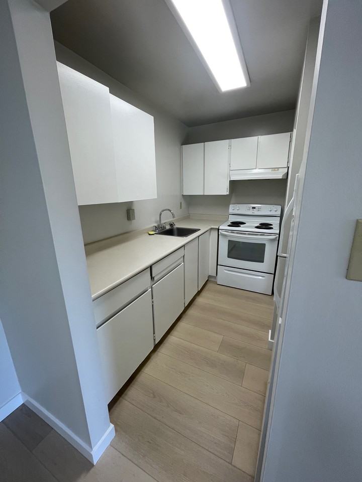 8060 Colonial Drive - Photo 3 of 8