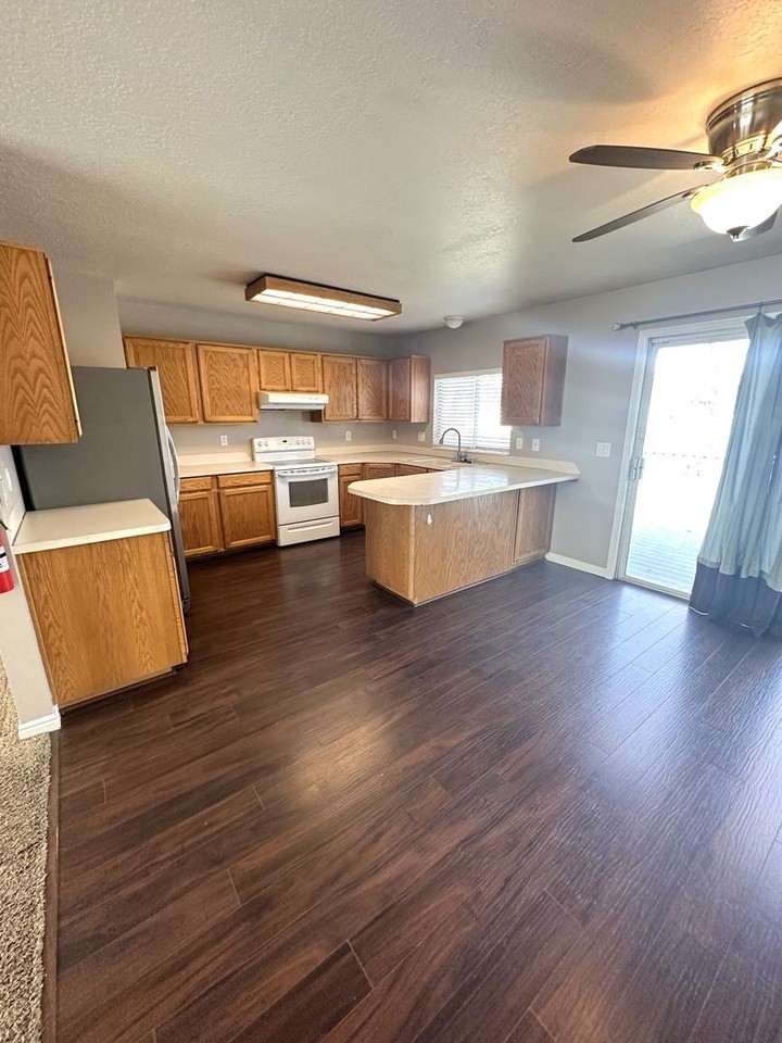 2244 N 850 W - Photo 4 of 23