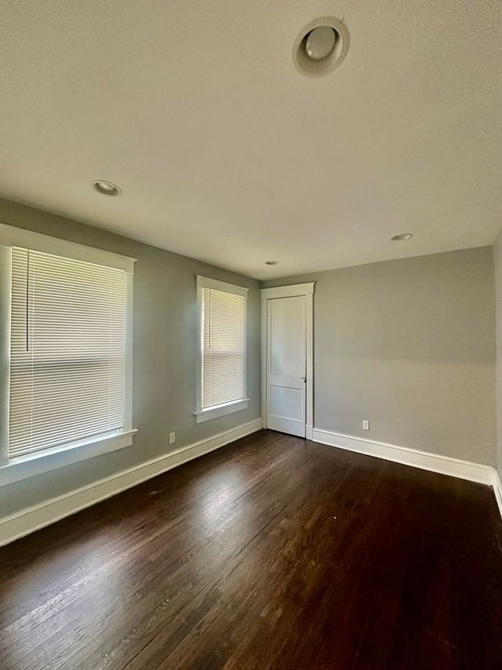 2612 Indiana Ave - Photo 4 of 16