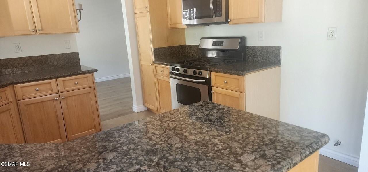1233 Heatherview Dr - Photo 3 of 21