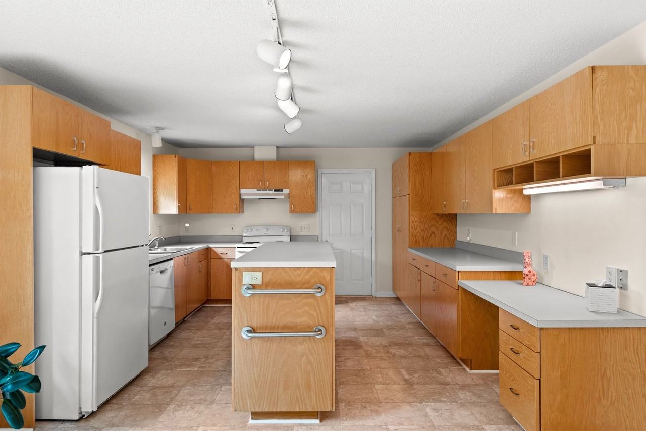 720 Marthas Chapel Rd - Photo 6 of 24