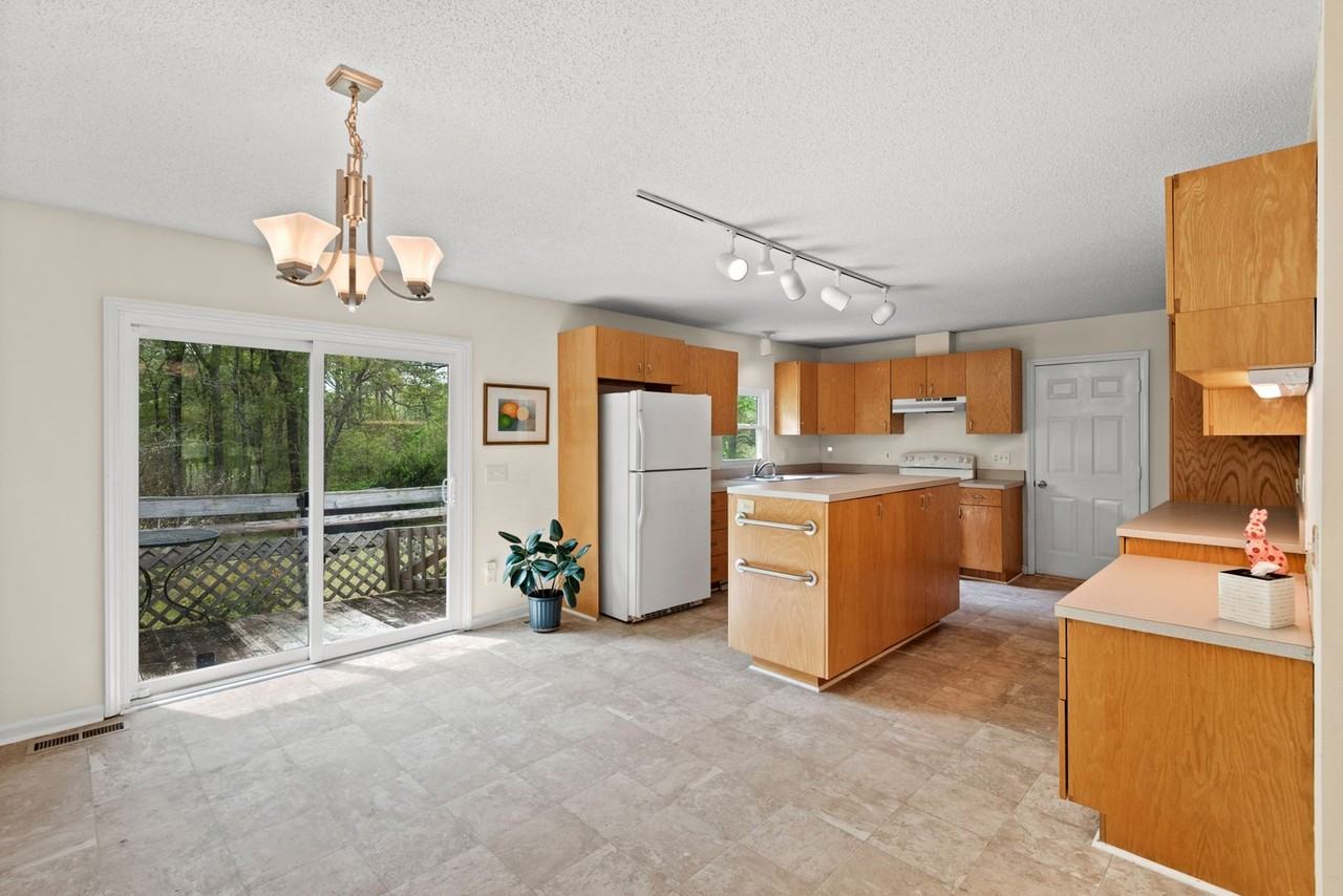 720 Marthas Chapel Rd - Photo 7 of 26