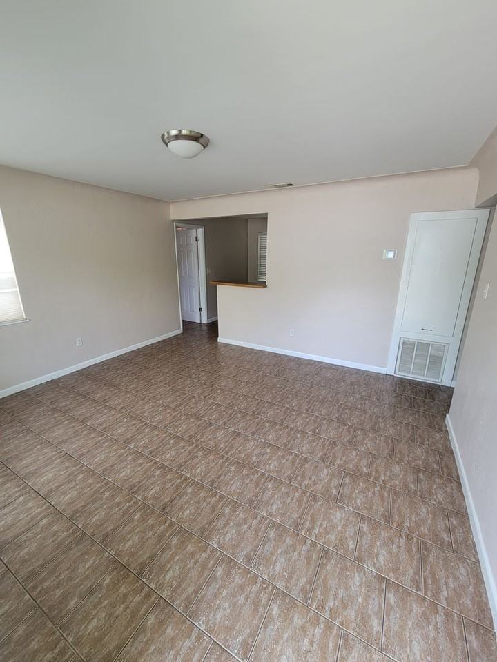 250 37th St N - Photo 2 of 16