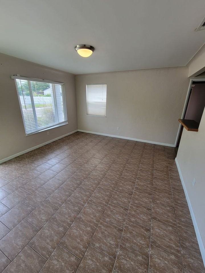 250 37th St N - Photo 3 of 16