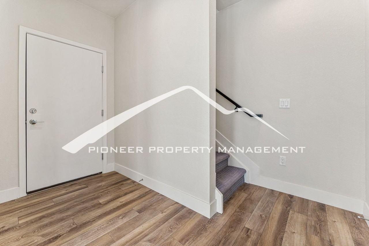 1182 S Reed St - Photo 3 of 22