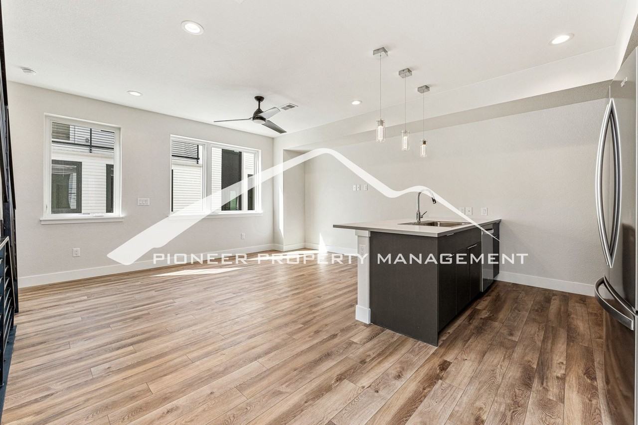 1182 S Reed St - Photo 6 of 22
