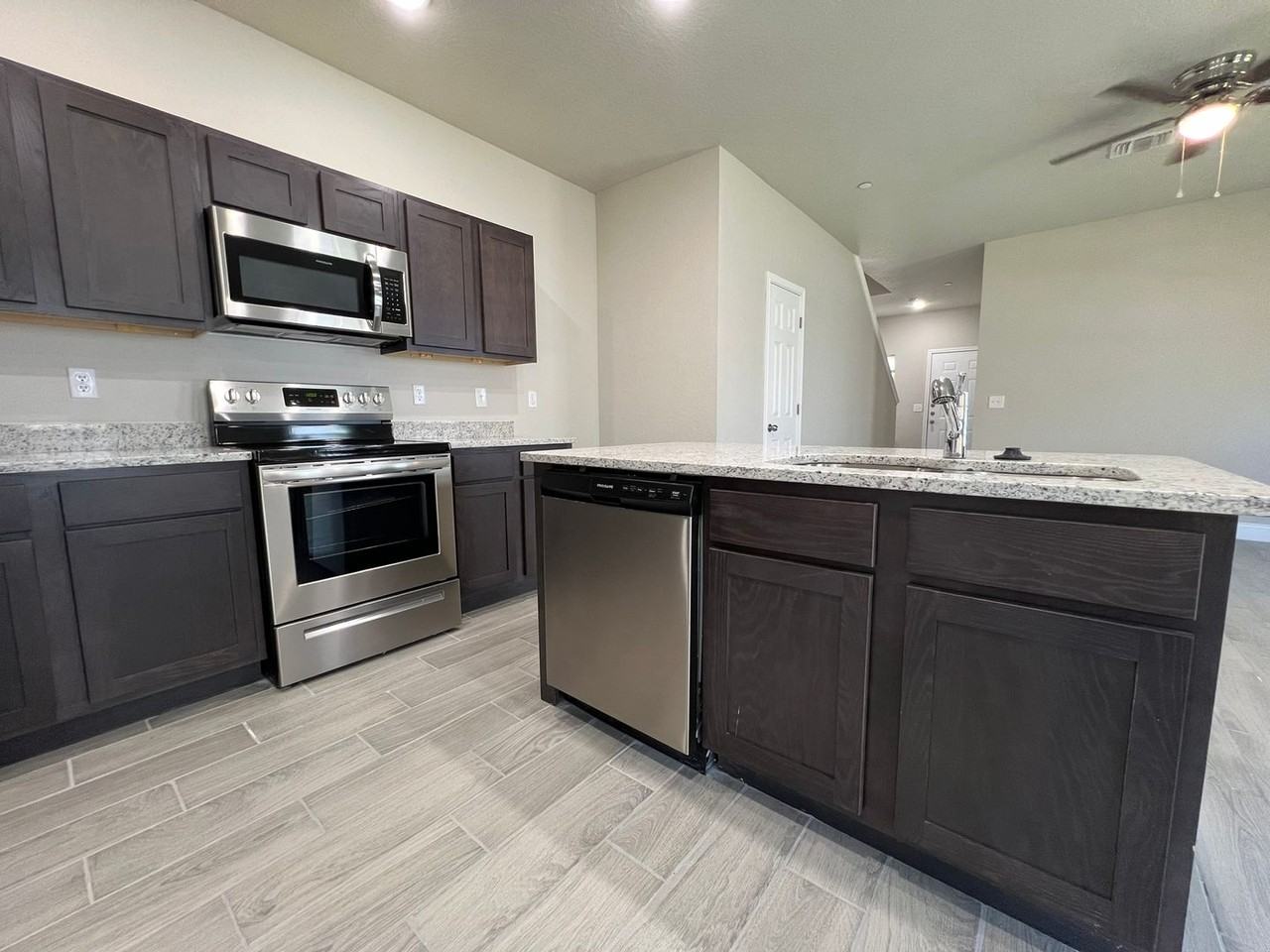 13316 Reid Mdws - Photo 3 of 29