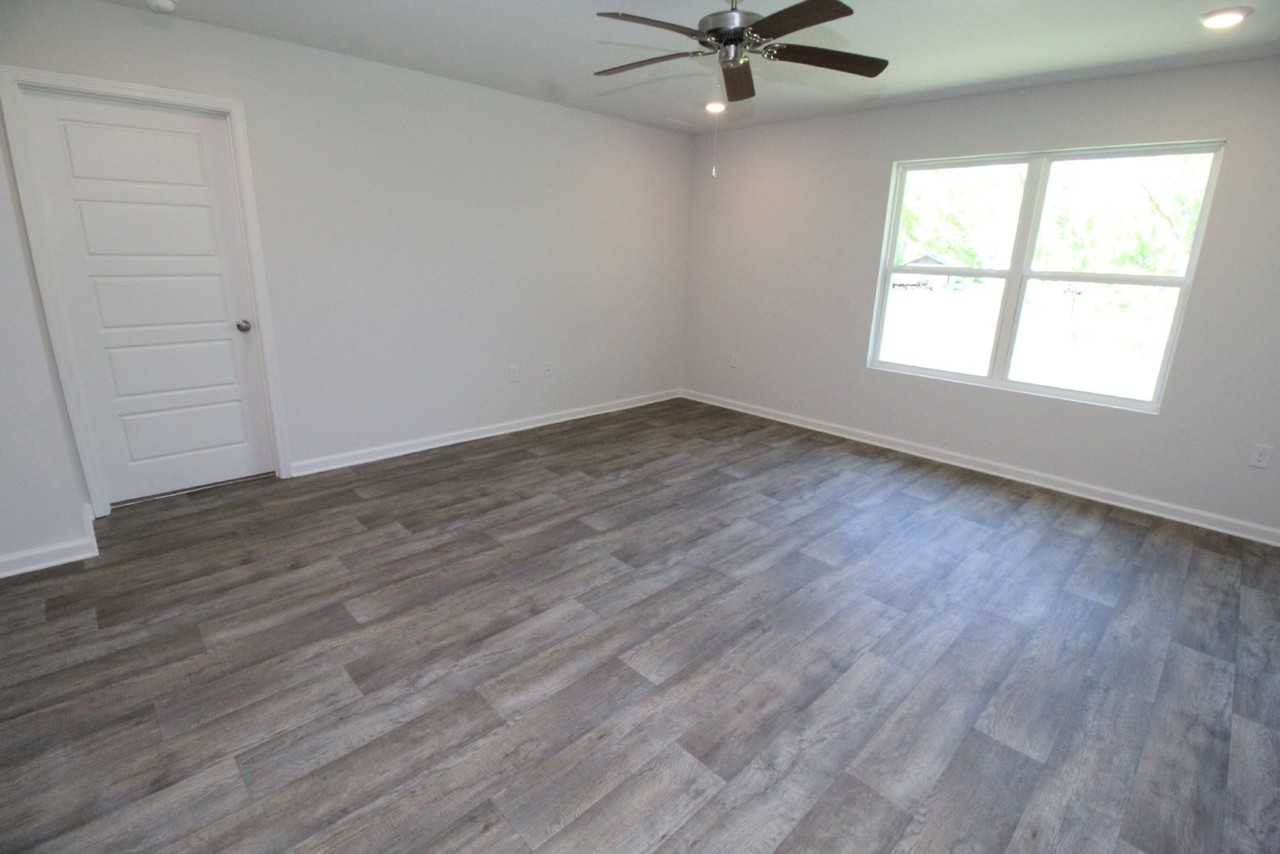 7304 Lakeside Oak Ct - Photo 3 of 19