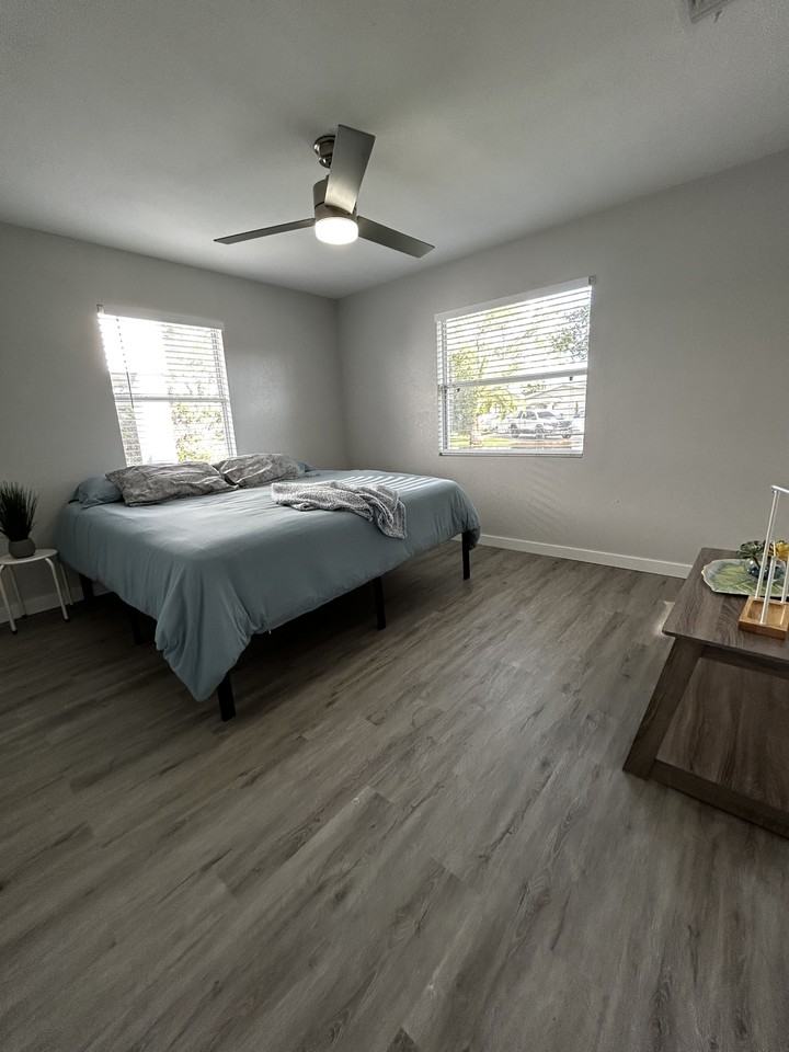 1883 Michigan Ave Ne #NA - Photo 2 of 18