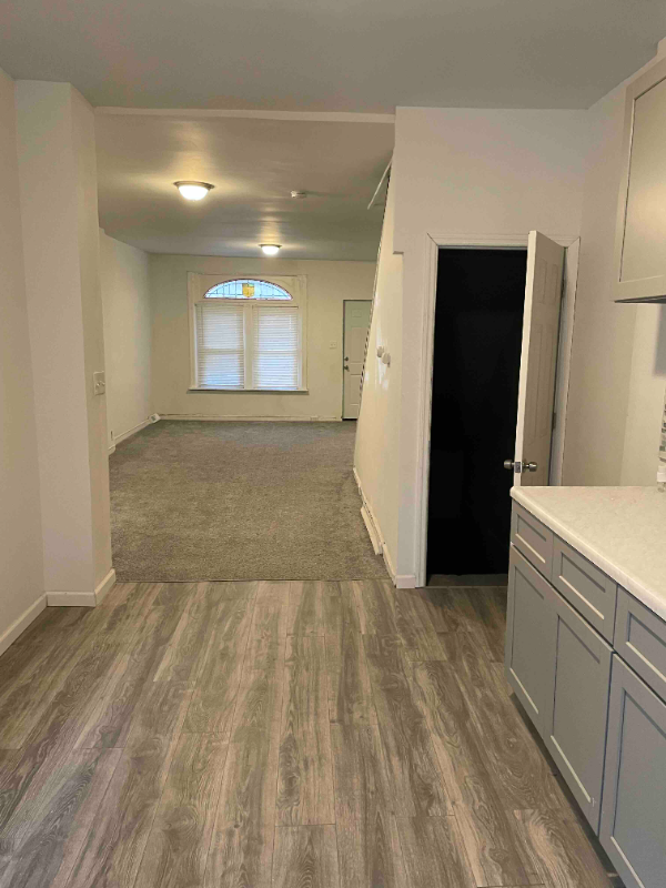 1264 Lansdowne Ave - Photo 3 of 10