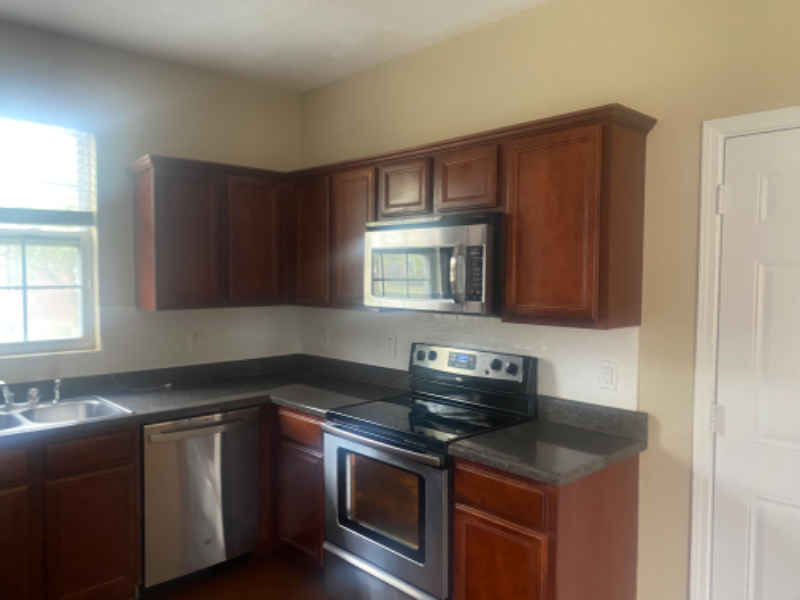 1223 Bainbridge Dr - Photo 2 of 8