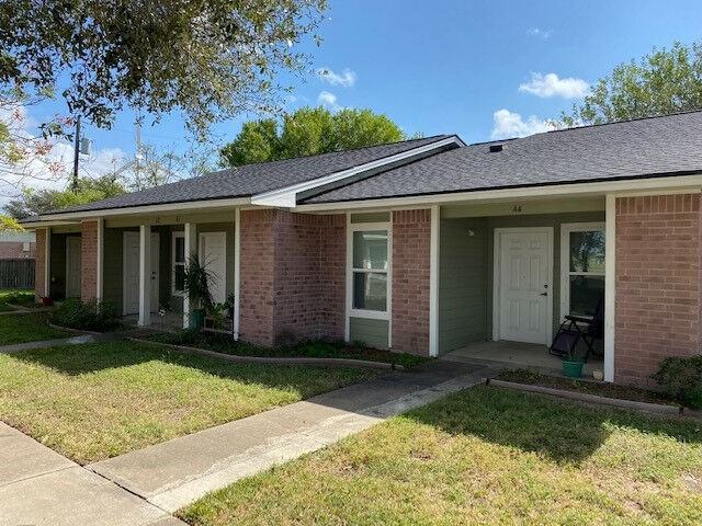 Cottonwood Apts - Photo 2 of 7