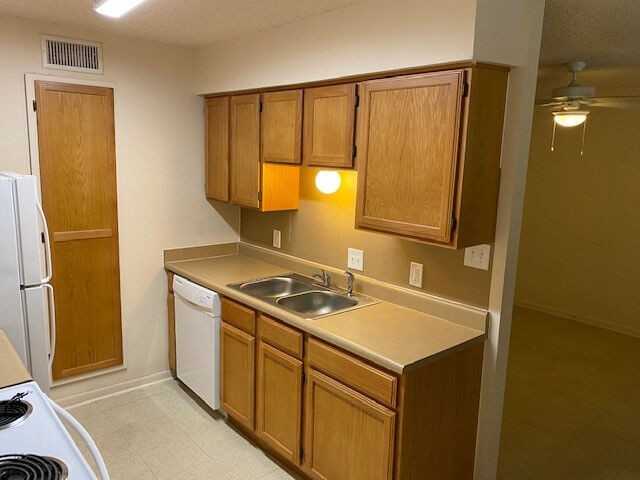 Cottonwood Apts - Photo 3 of 7