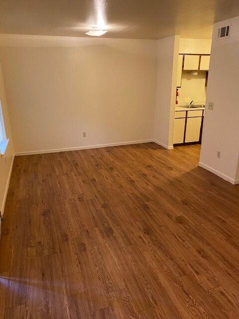 Jasper Manor - Photo 3 of 6