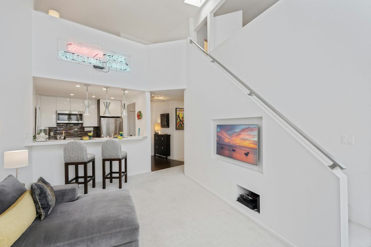 565 Esplanade, Unit 413 - Photo 7 of 26