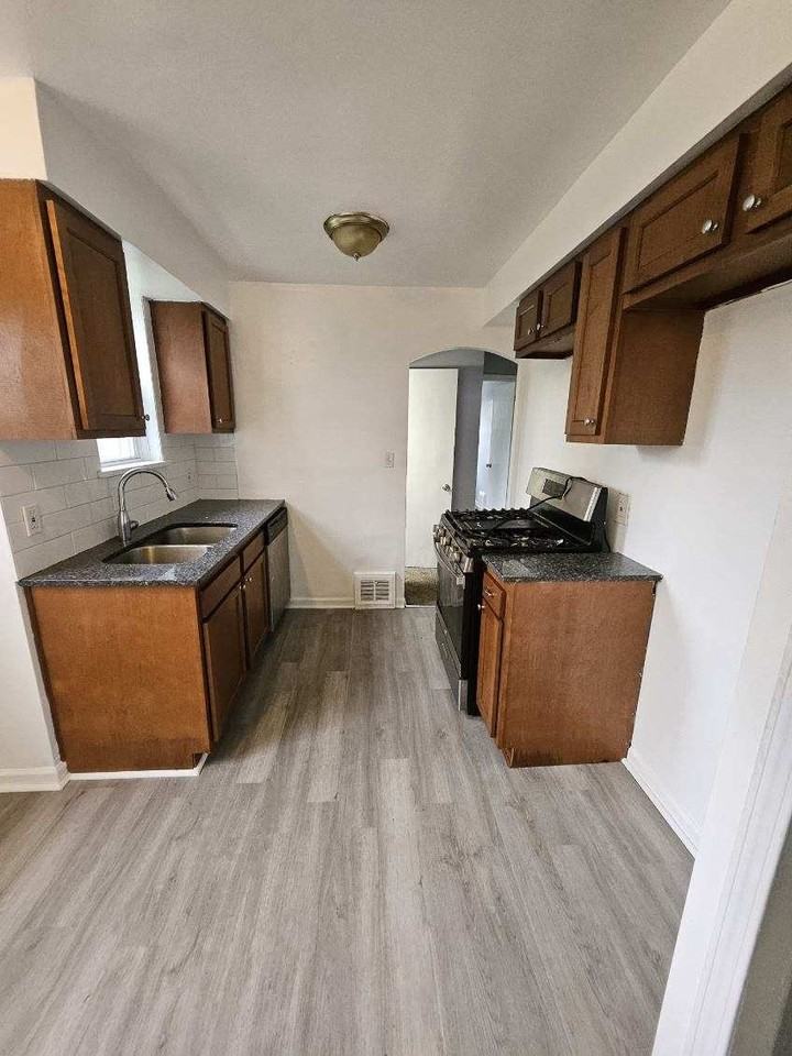 16300 Corkhill Road - Photo 3 of 7