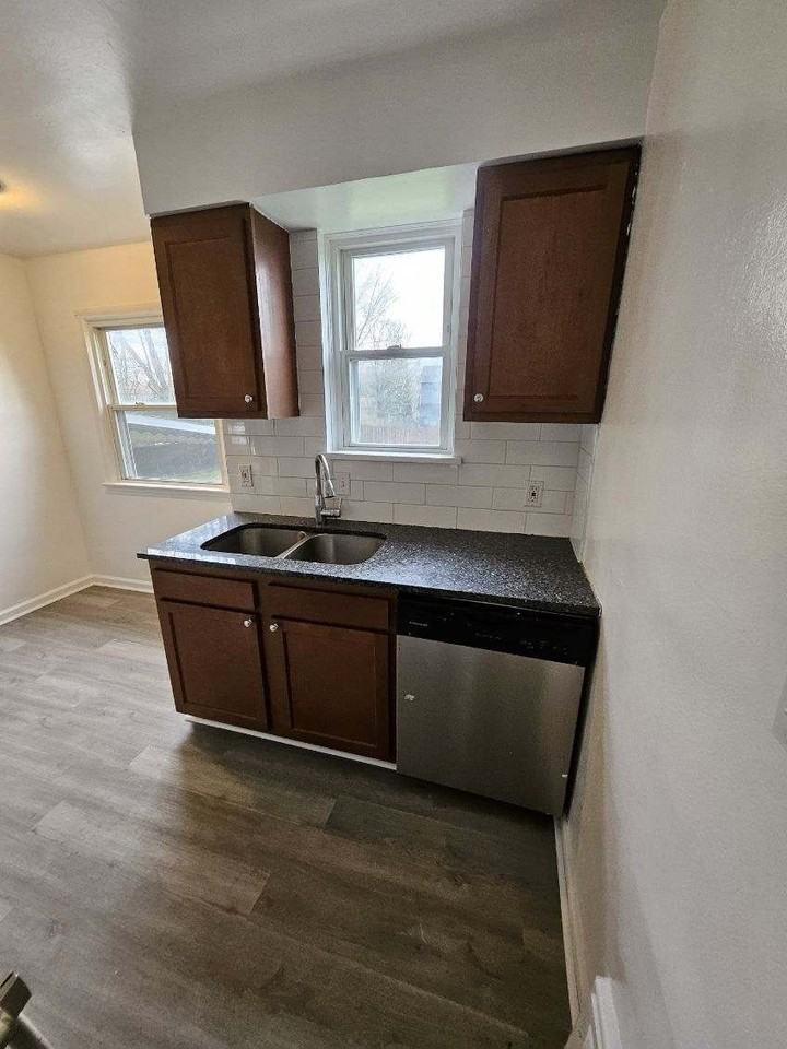 16300 Corkhill Road - Photo 4 of 7