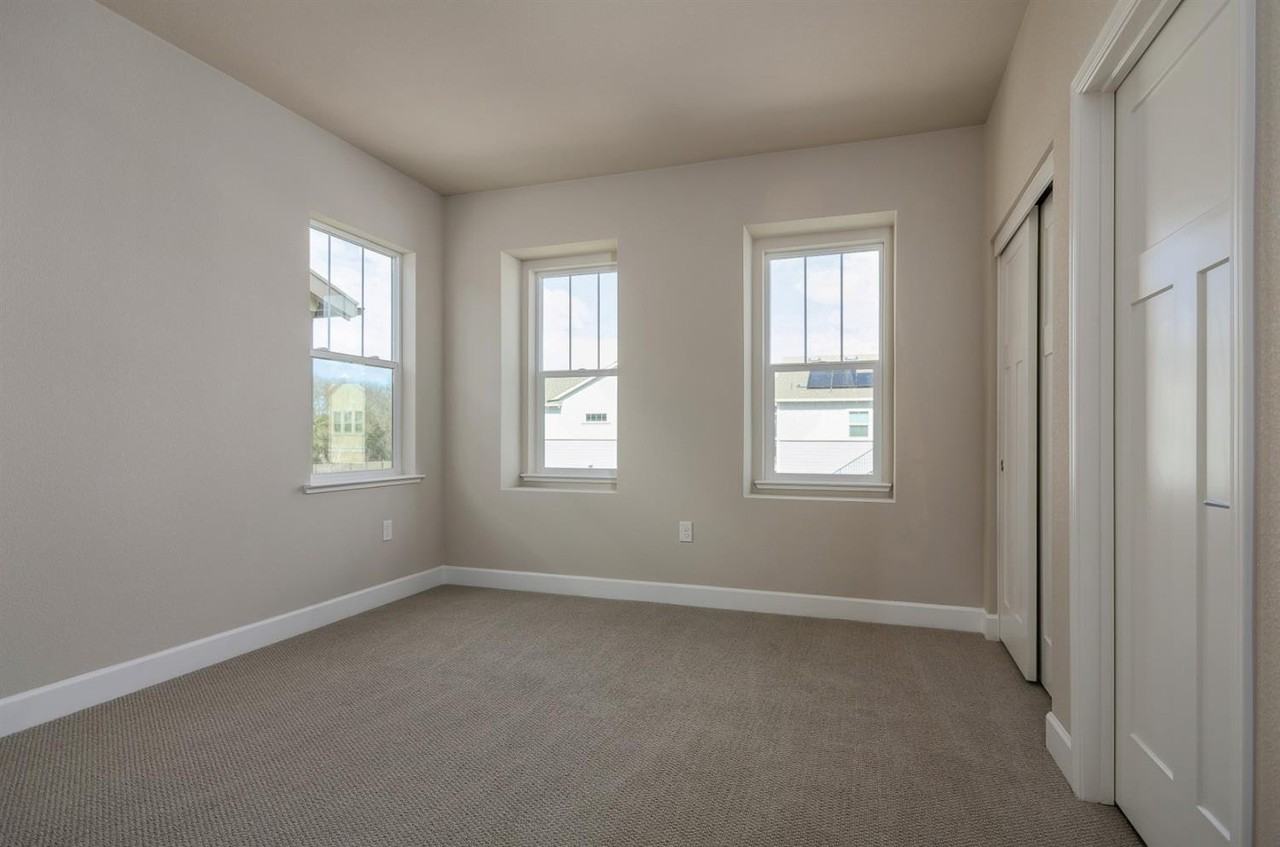 906 Woodbury Lane - Photo 5 of 21