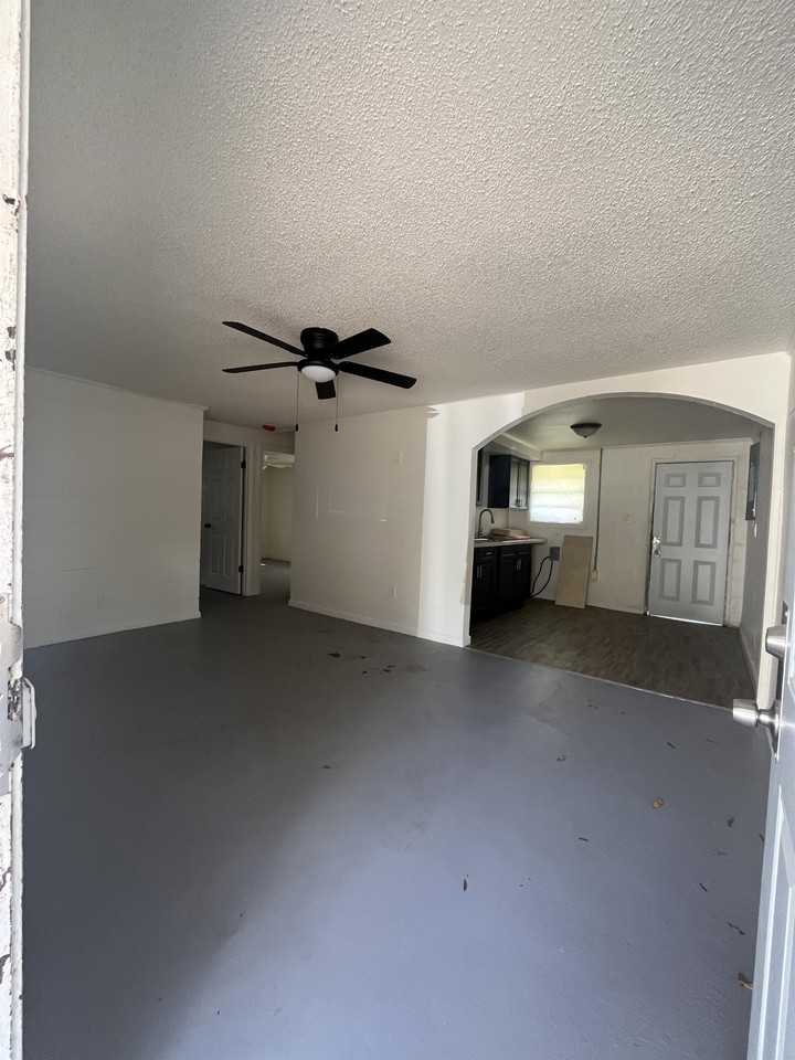 Cedar Avenue 412 - C #C - Photo 2 of 8