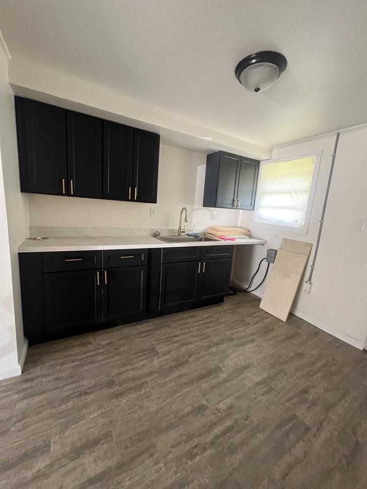 Cedar Avenue 412 - C #C - Photo 3 of 8