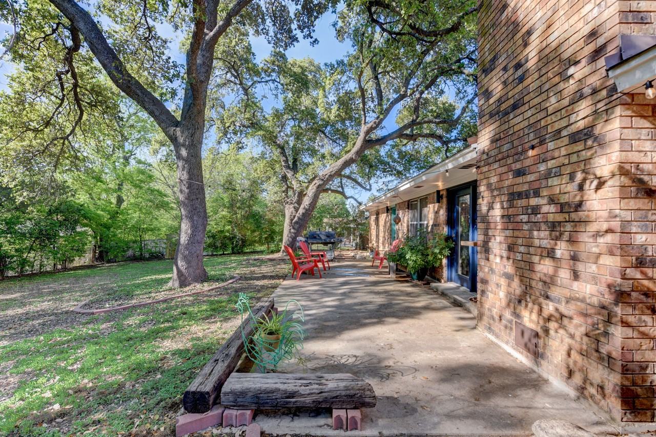 210 Live Oak Dr #1 - Photo 2 of 12