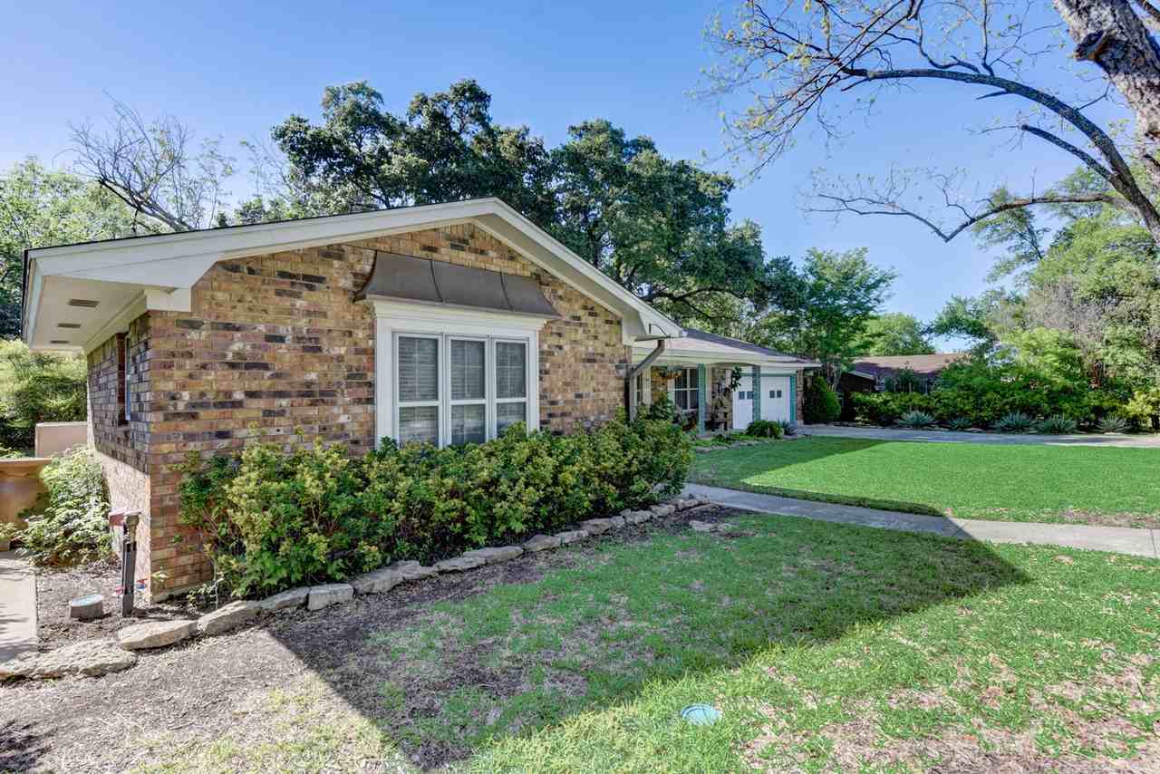 210 Live Oak Dr #1 - Photo 3 of 12