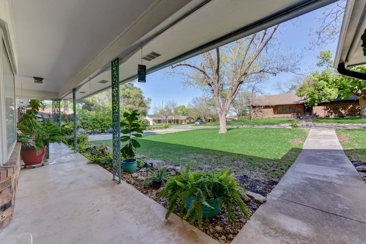 210 Live Oak Dr #1 - Photo 5 of 12