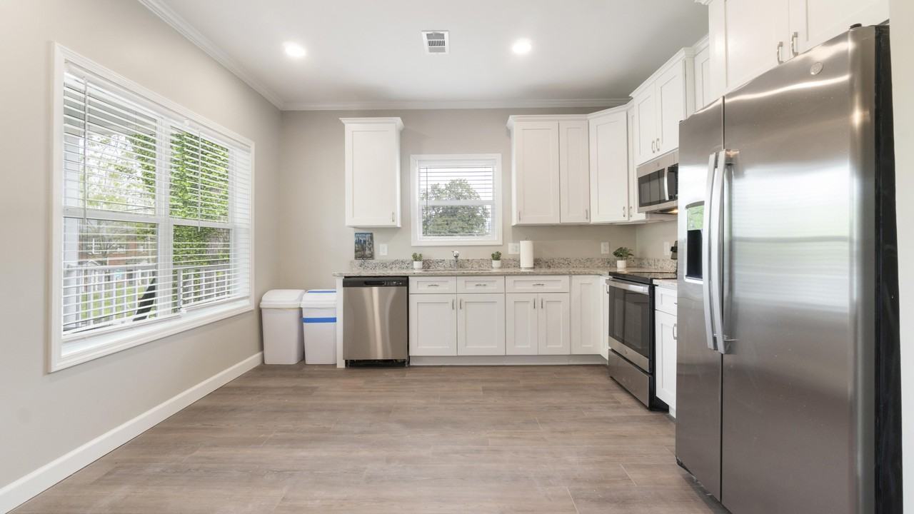 English Ave Nw - Photo 3 of 16