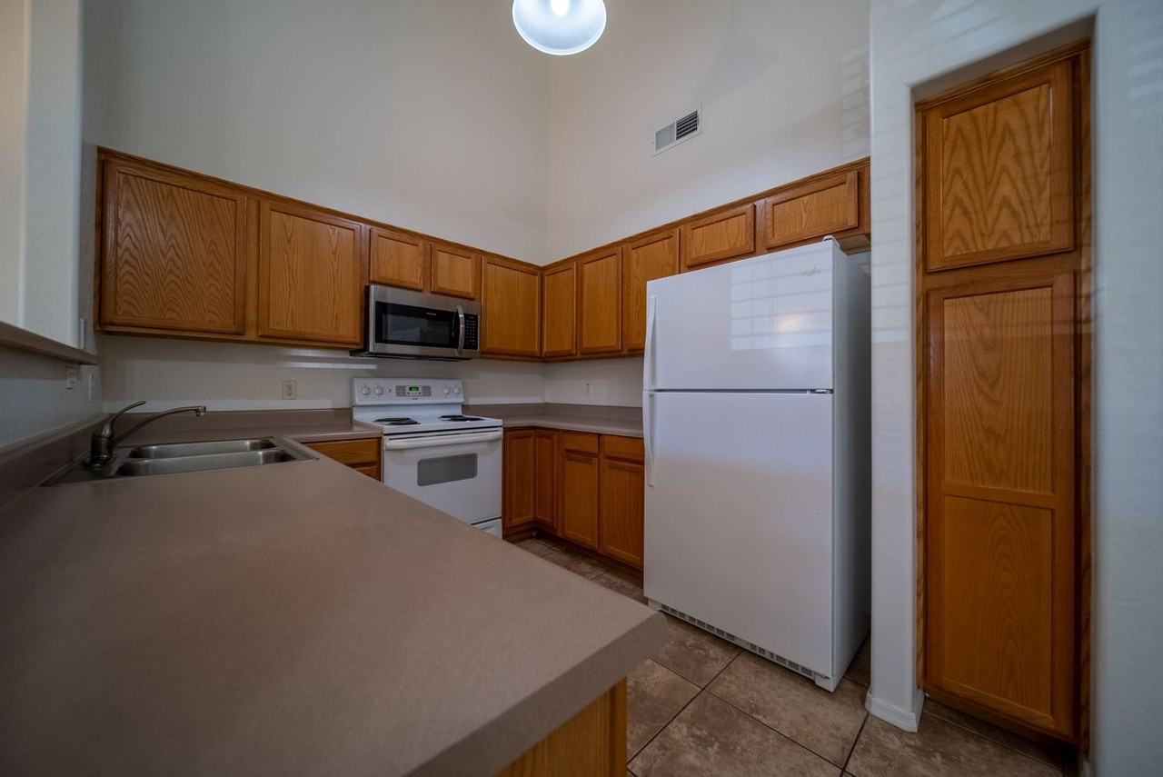 Bella Rosa Apartments - Photo 5 of 29