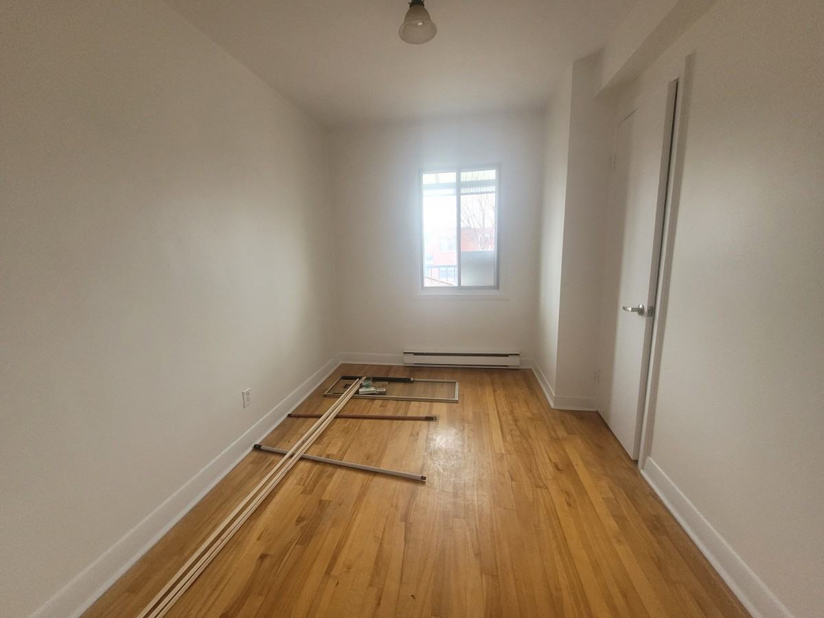 321 Av. Lippens - Photo 3 of 10