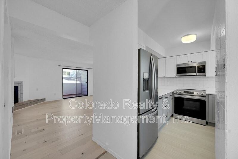 11586 E Bayaud Dr - Photo 3 of 33