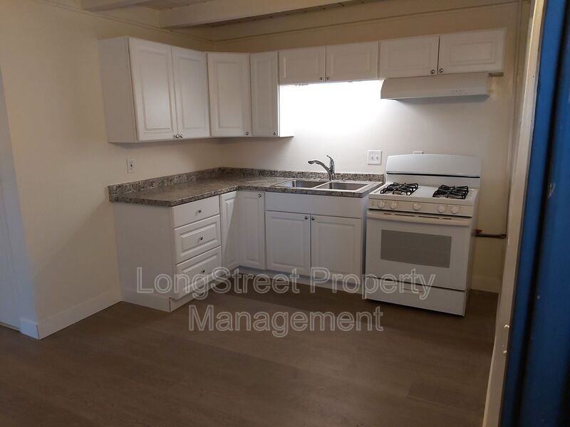 350 Se Lilly Ave #3 - Photo 2 of 15