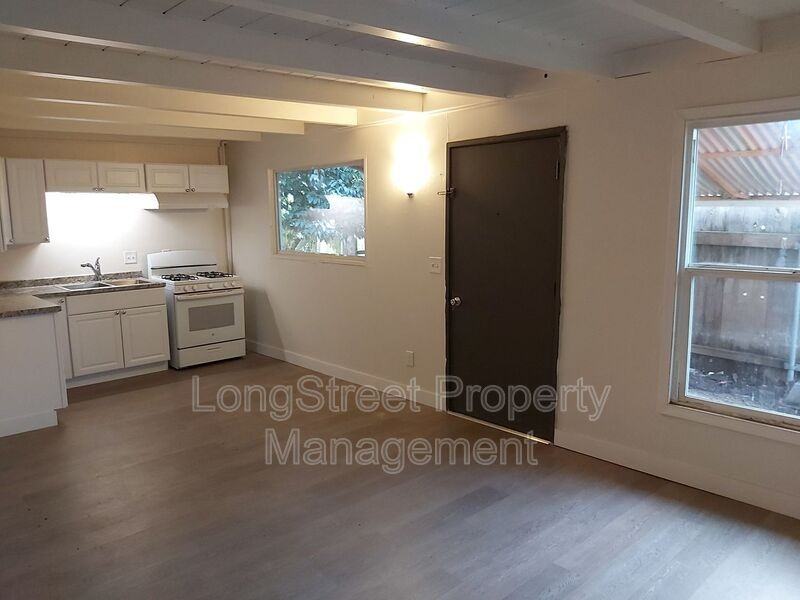 350 Se Lilly Ave #3 - Photo 3 of 15