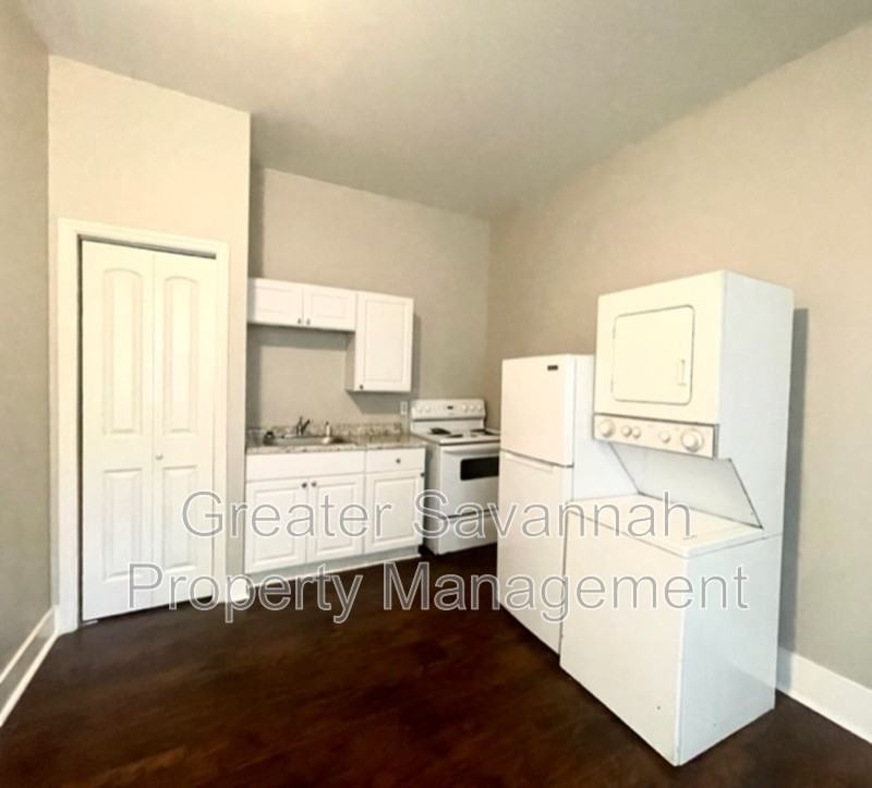 721 E 36th St #A - Photo 5 of 9