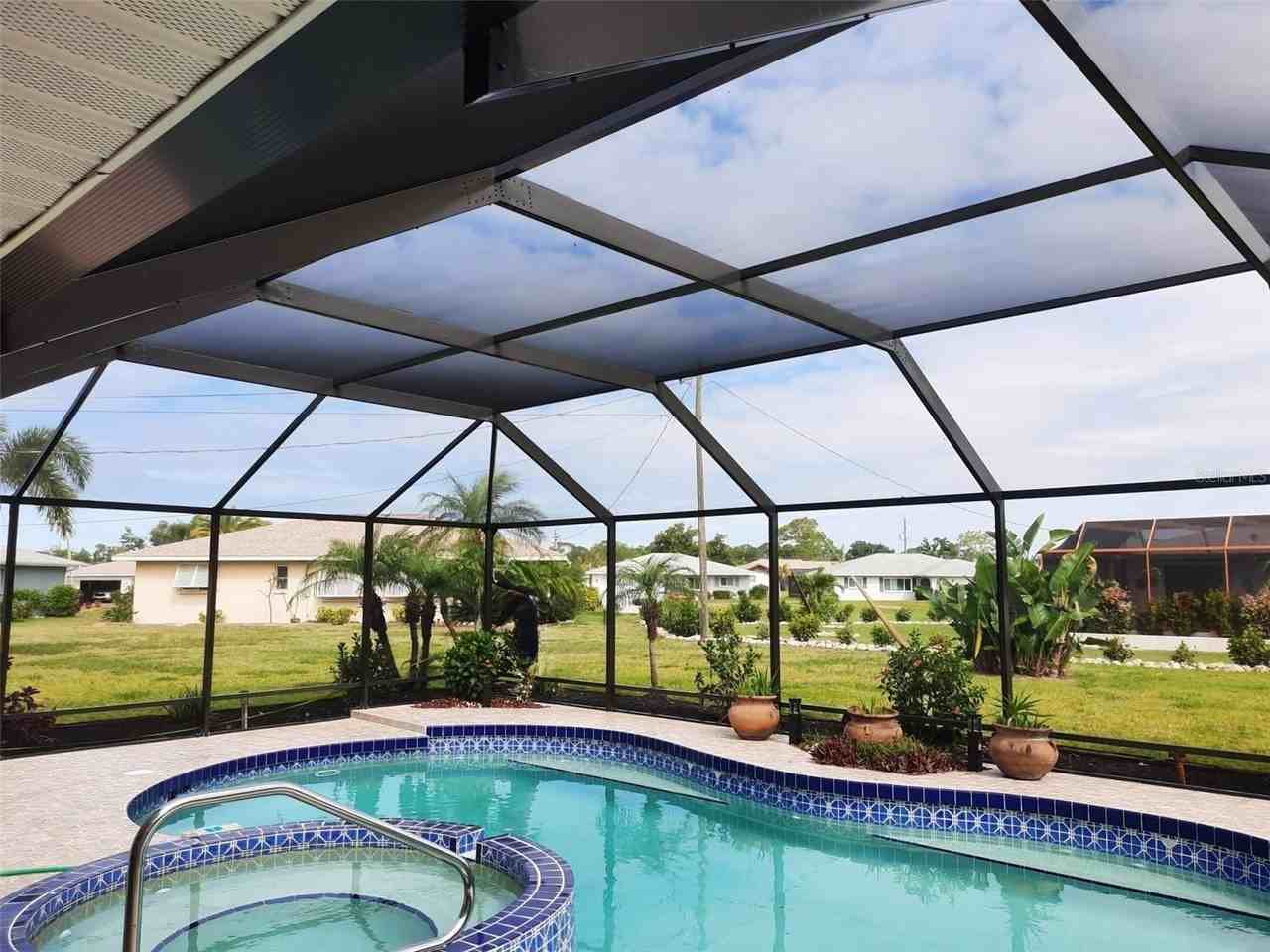 910 Caples St - Photo 3 of 28