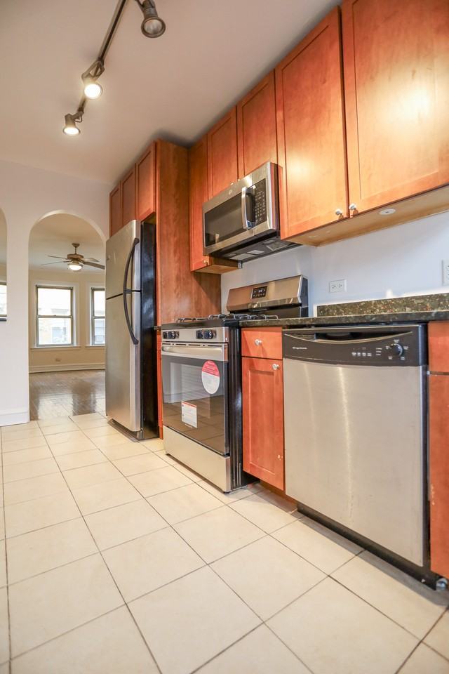 N Keystone Ave #2D - Photo 2 of 12