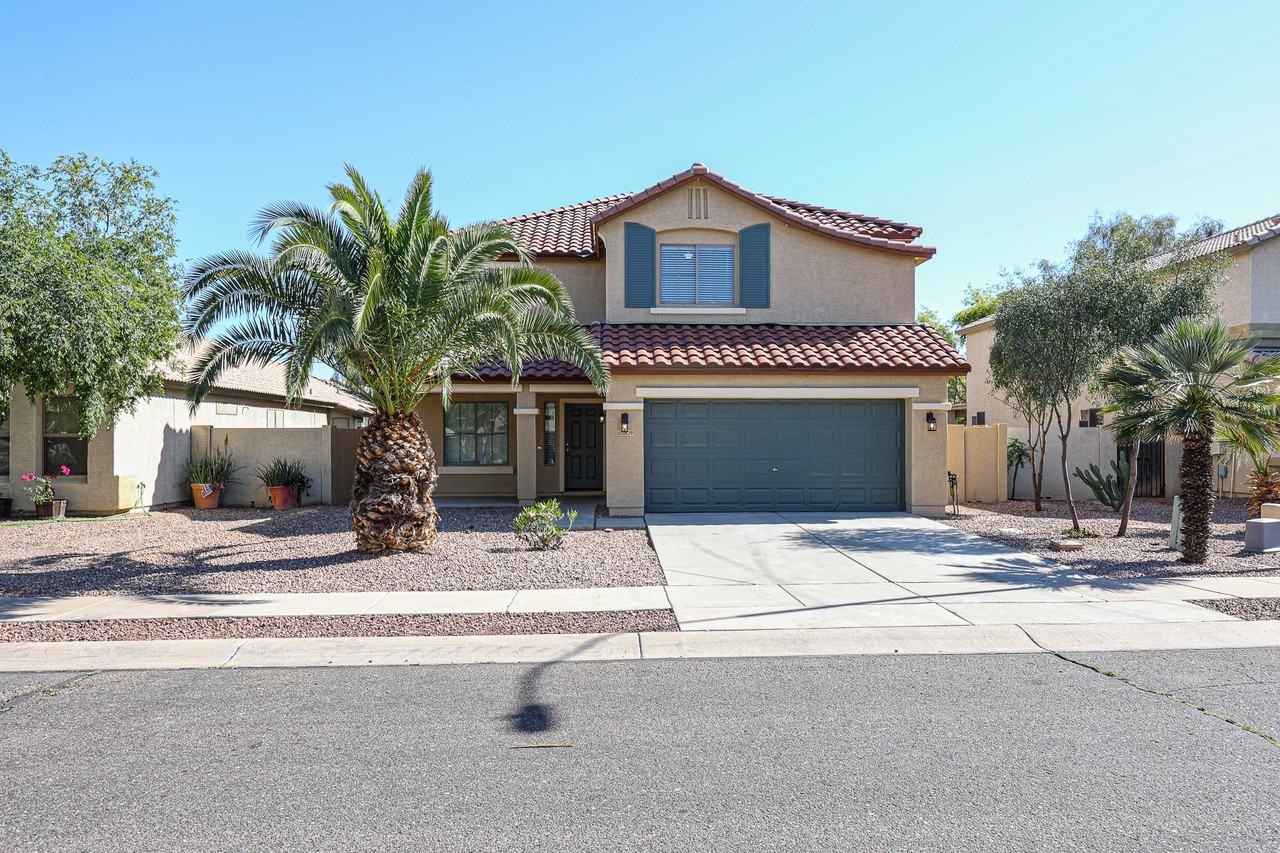 10629 W Roanoke Ave - Photo 2 of 36