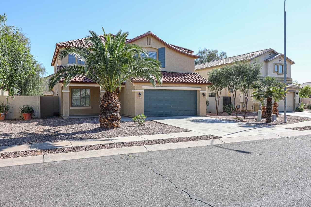 10629 W Roanoke Ave - Photo 3 of 36