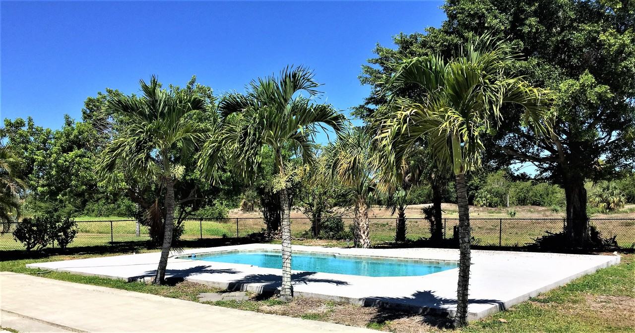 4236 Country Club Blvd - Photo 2 of 9