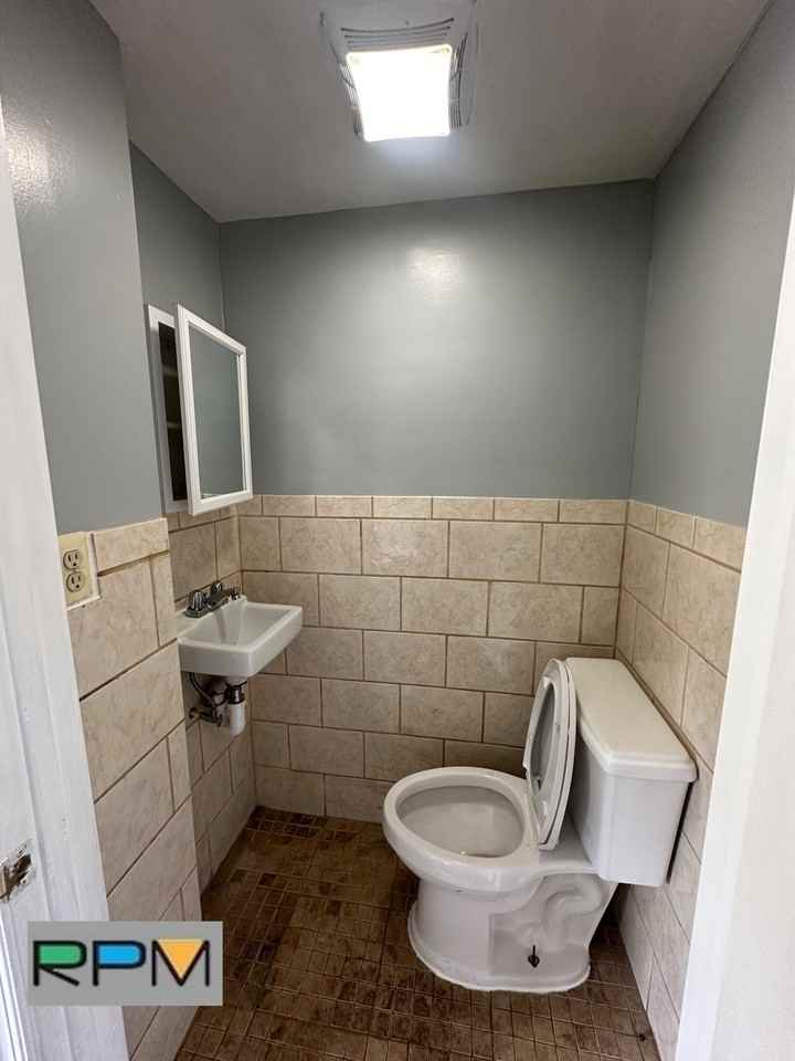 1300 Kenhill Ave - Photo 3 of 14