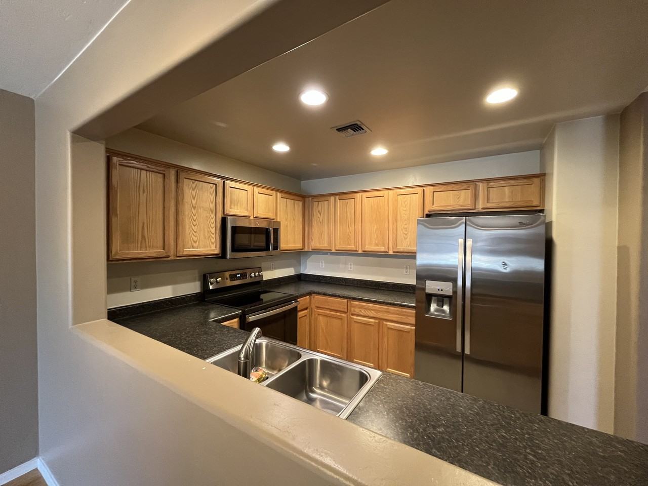 6002 S Cedar Elm Ln - Photo 3 of 15