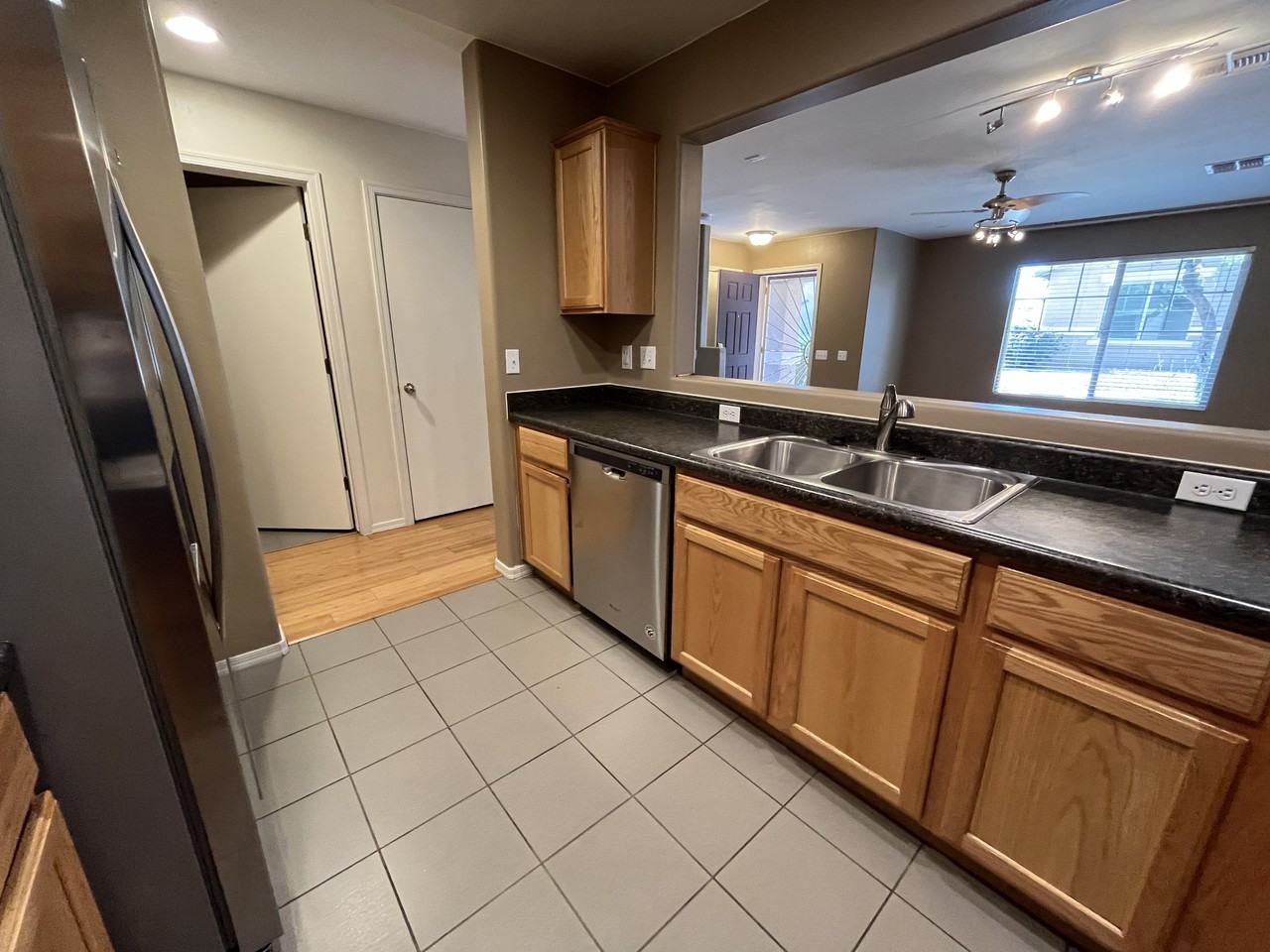 6002 S Cedar Elm Ln - Photo 4 of 15