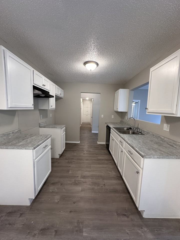 11909 Blue Moon Ave - Photo 3 of 10