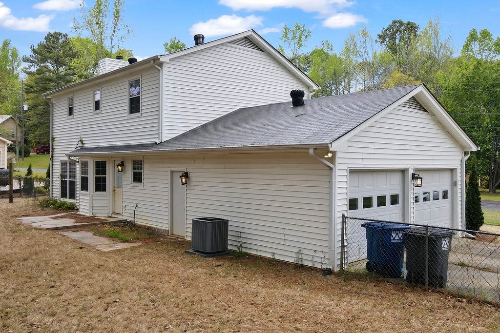 4418 Englewood Rd - Photo 3 of 20