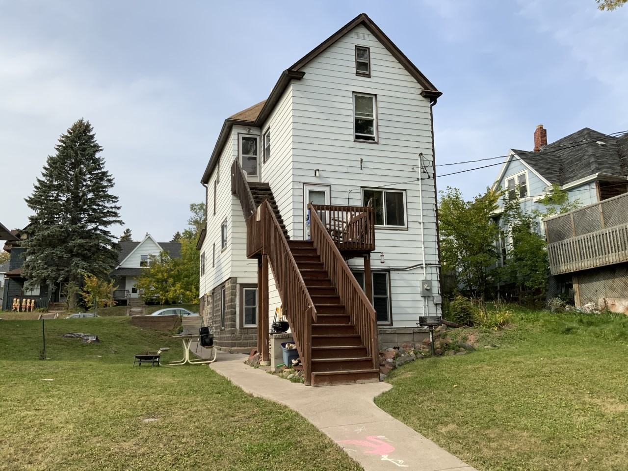 1524 E 4Th St - Photo 2 of 3