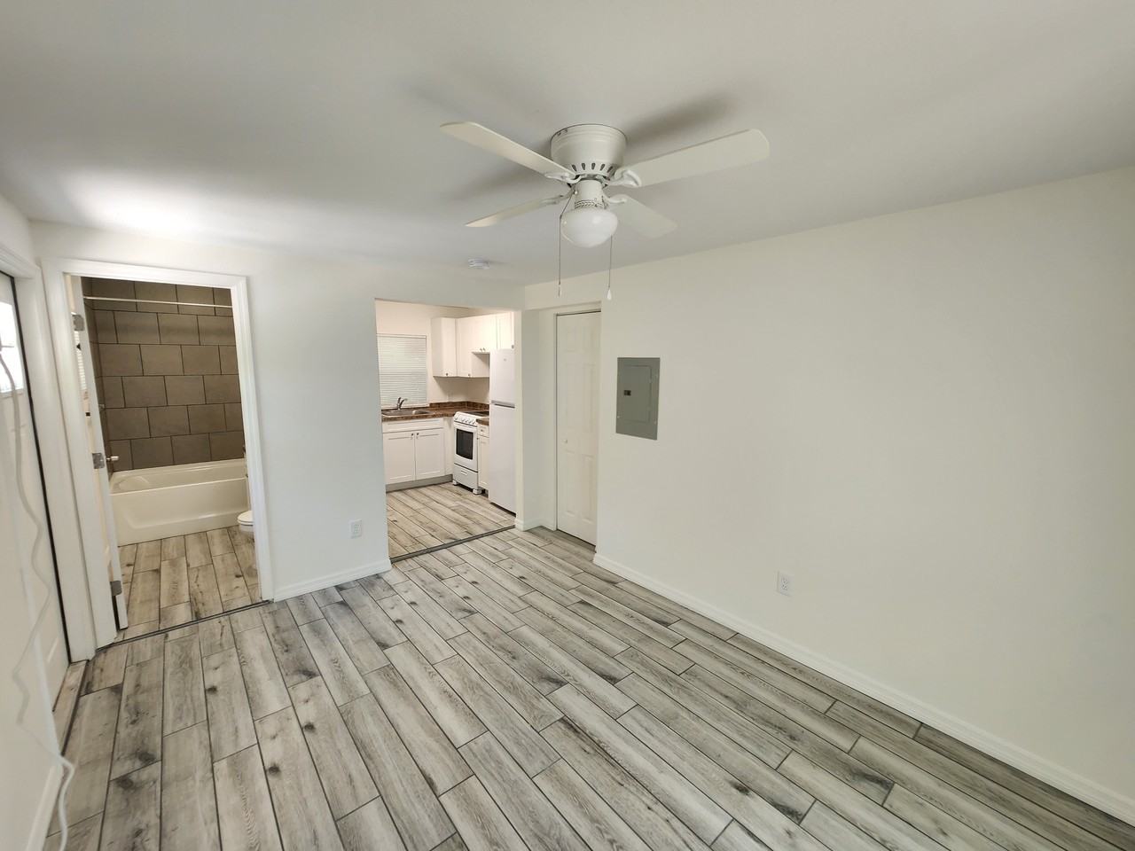 5824 S 5th St #6 - Photo 5 of 6