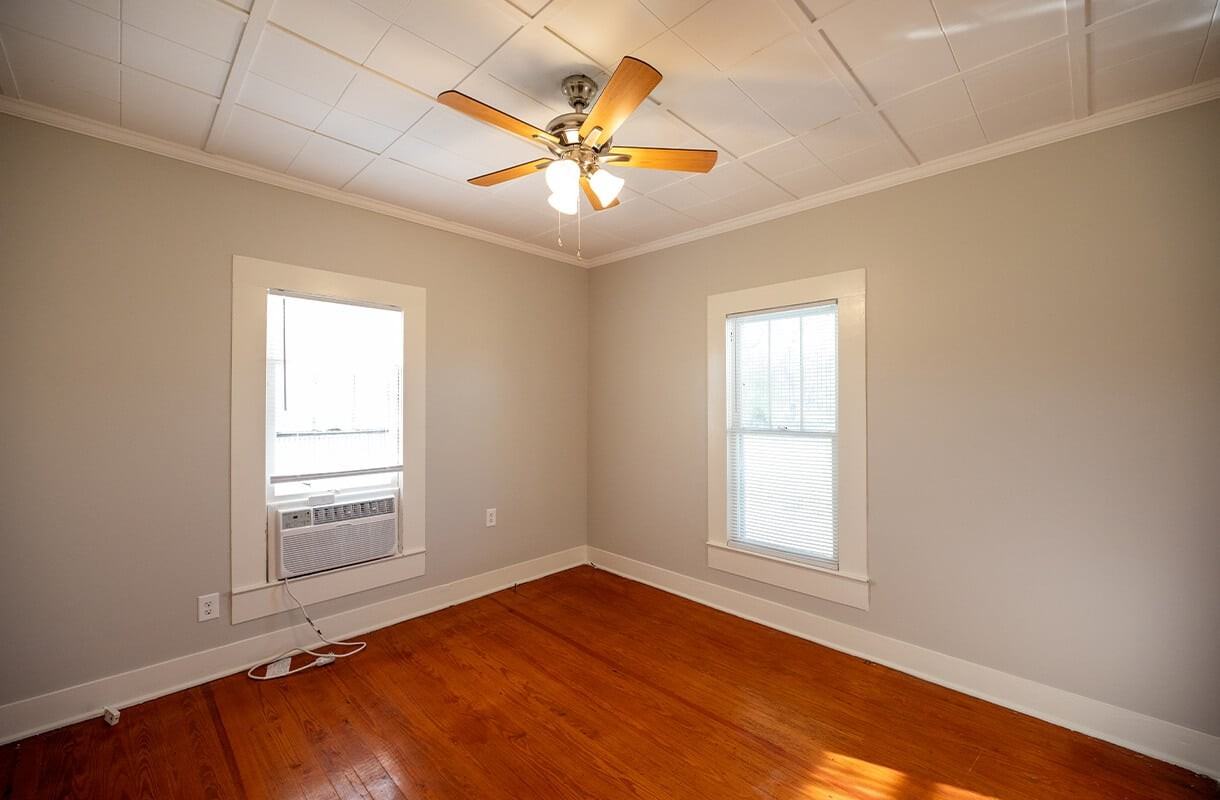 1309 17th St - Photo 3 of 9